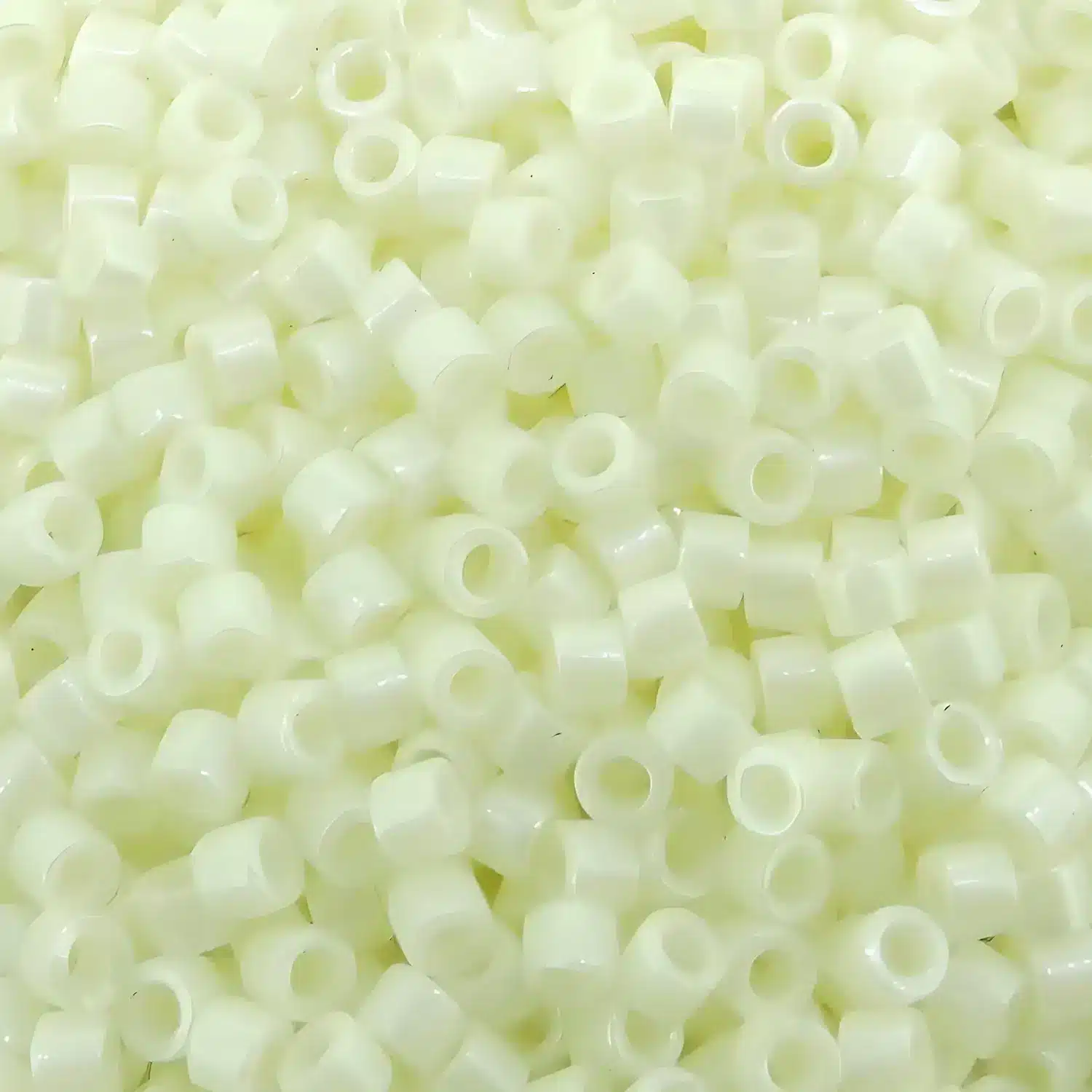 DB2402 Miyuki Delica Seed Beads Size 11/0 Light Buttercream Ceylon 7GM