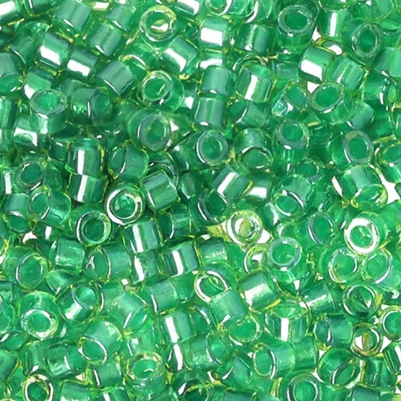 DB0916 Miyuki Delica Beads 11/0 Sparkling Lt Green Lined Chartreuse 7.2GM